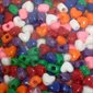 Perles de plastique en forme de COEUR, couleurs assorties 500 / pqt