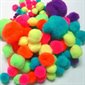 Pompons FLUO couleurs et tailles assorties 100 / pqt